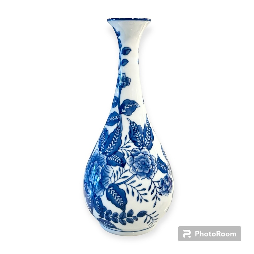 Vintage Blue & White Vase, Floral, Chinoiserie Grand Millennial Asian Chinese